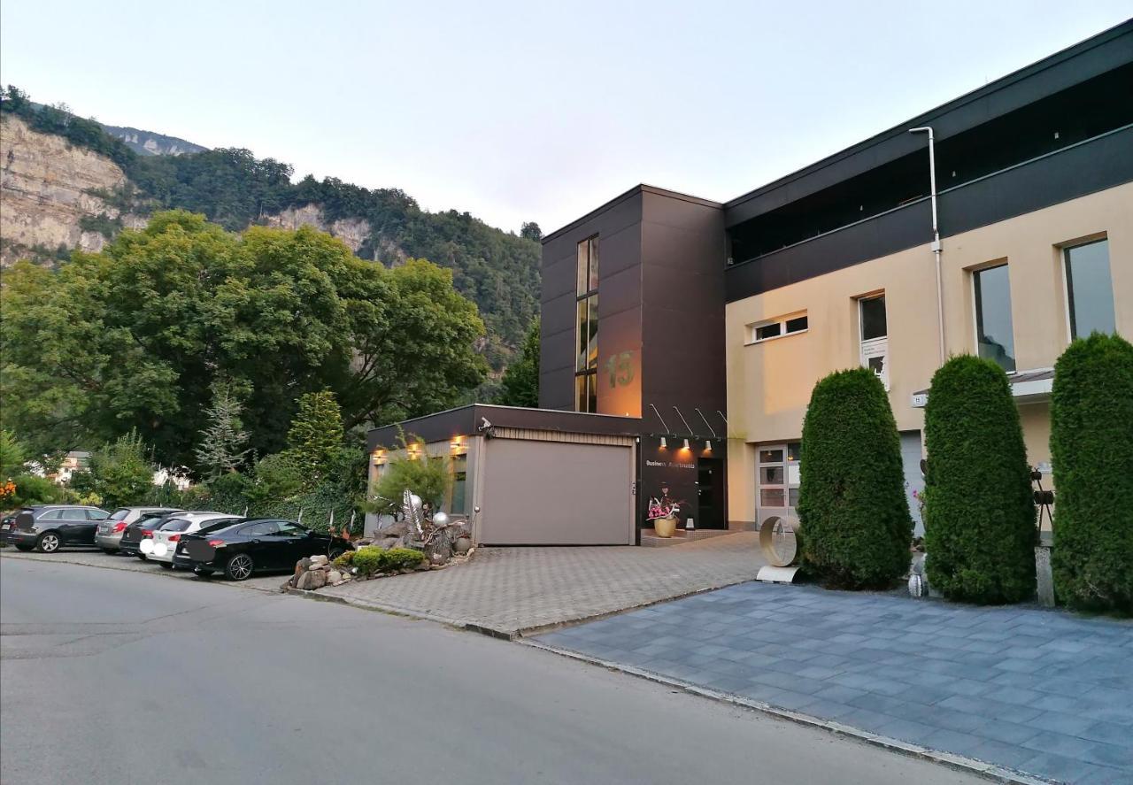 Business Apartments Hohenems Bagian luar foto